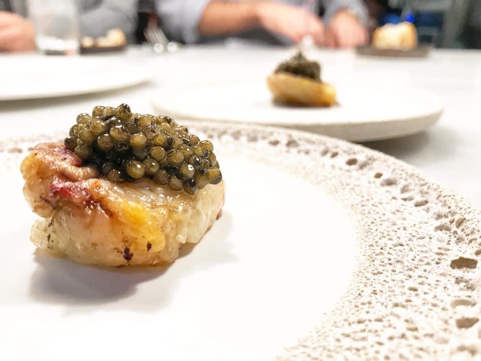 Riñones de cabrito y caviar