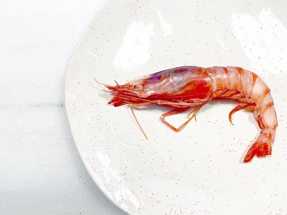 Gamba roja curada en vinagre de arroz