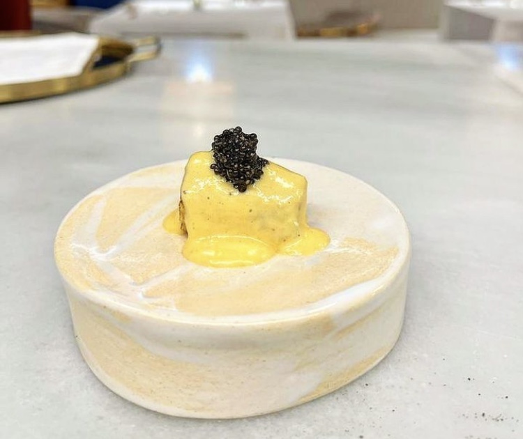 Hueva de rodaballo, holandesa de cítricos y caviar